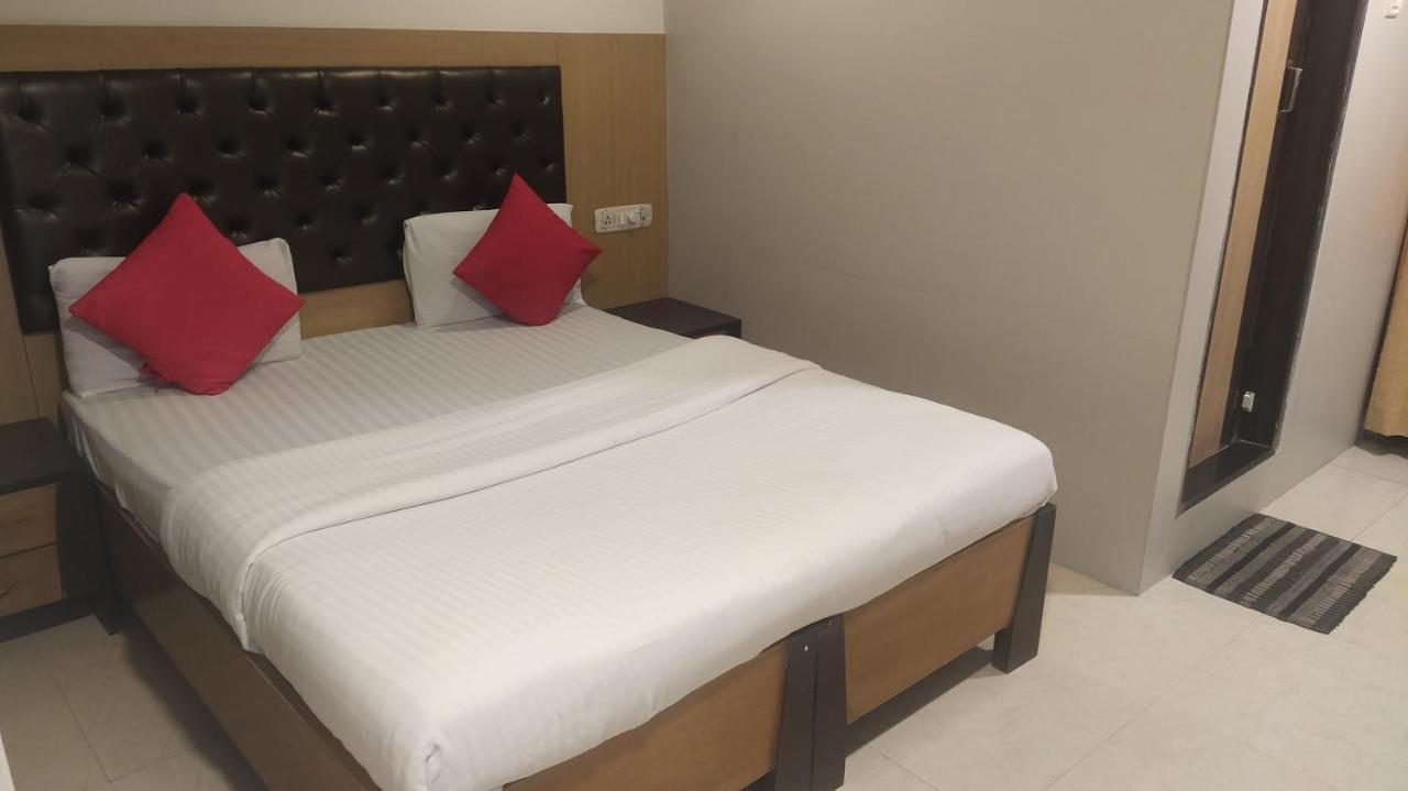 Hotel Palm Star Belapurpada エクステリア 写真